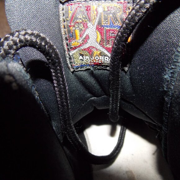 AIR JORDAN X WHITE/UNIVERSITY RED Youth Size 7 - Picture 6 of 11